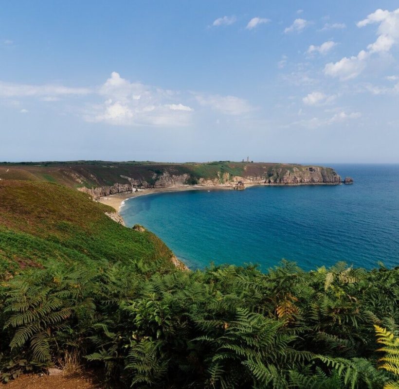 Descubre la magia del Faro de Cíes en las islas Cíes – Aventúrate